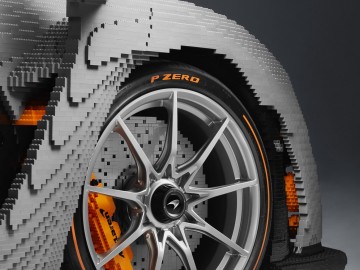 Pierwszy na świecie McLaren Senna z klock&oacute;w LEGO w skali 1:1!
